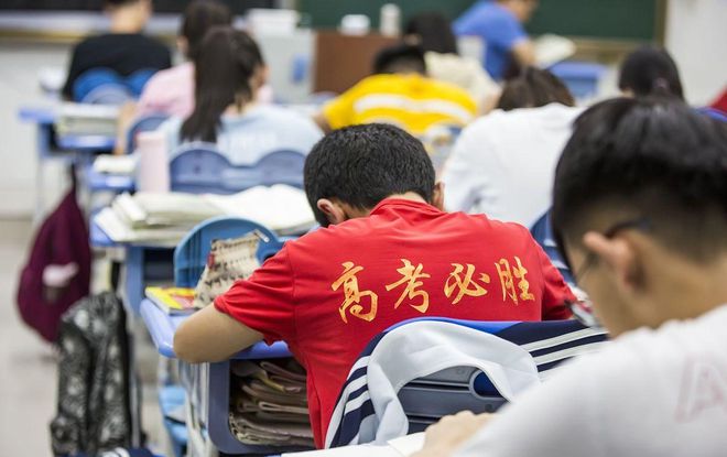 开元体育张雪峰影响力太大了这所电子科技大学一本上涨8分二本11分(图1)